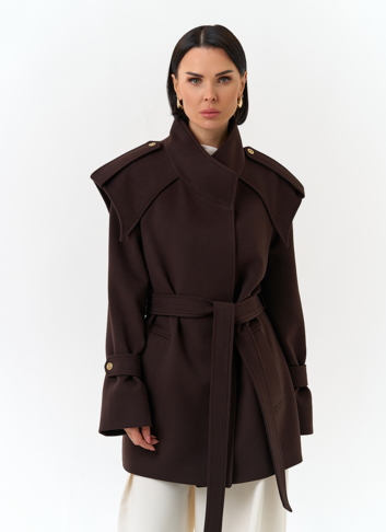 Женское укороченное пальто с акцентными плечами Женское укороченное пальто с акцентными плечами