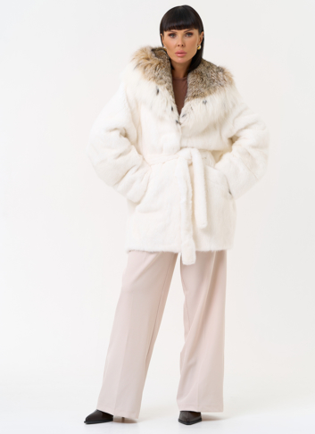 Женская шуба из меха норки с капюшоном из меха рыси