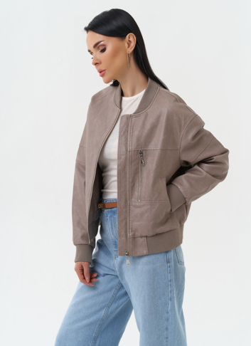 Куртка бомбер из эко кожи бежевого цвета