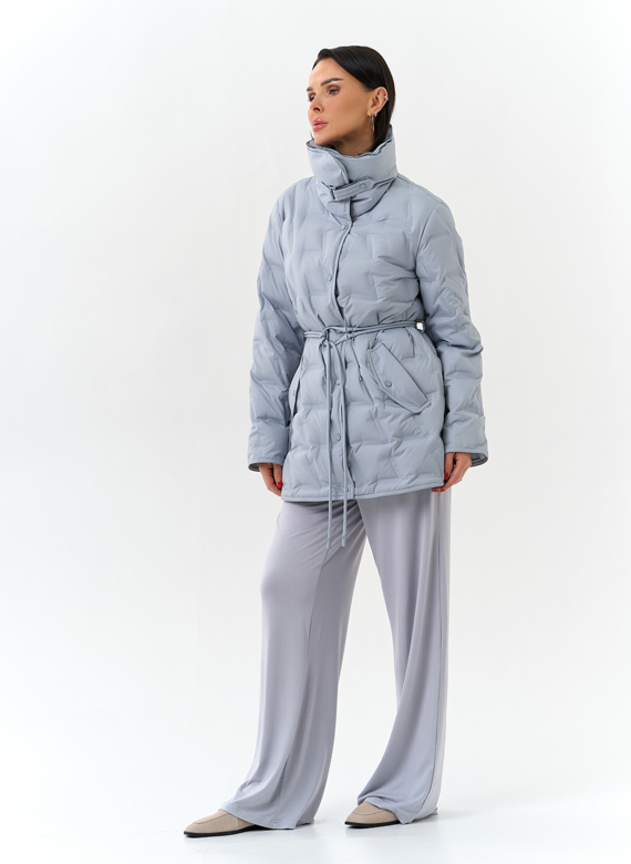 Женская куртка с декоративным поясом