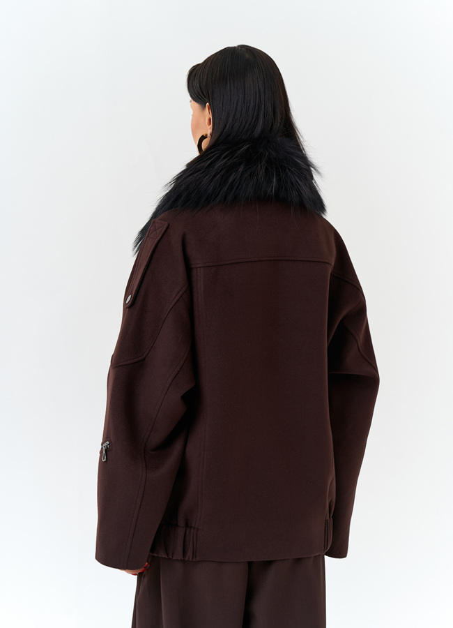 Женское укороченное пальто с отделкой из меха лисы модель № 32781 в кредит