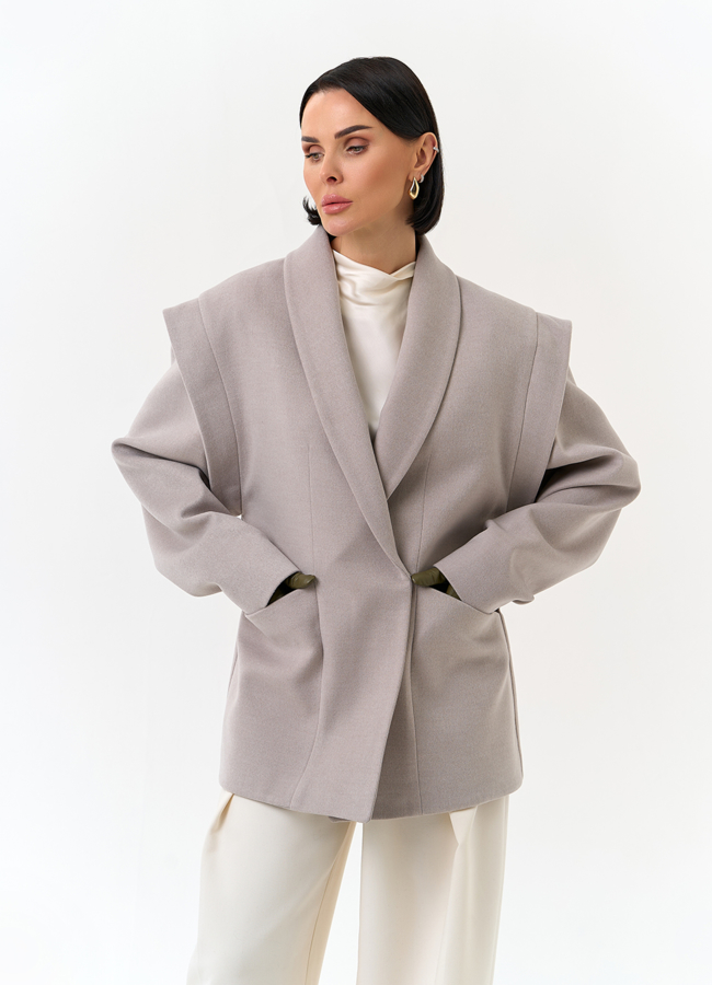 Женское укороченное пальто с акцентными плечами модель № 32853 универмаг малина