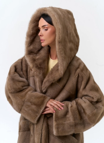 Шуба из меха норки с капюшоном