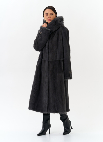 Женская шуба из меха норки с капюшоном