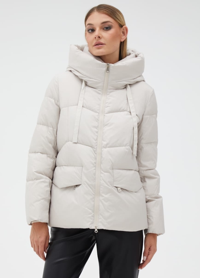 Женский светлый пуховик с капюшоном модель № 31144 меха малина