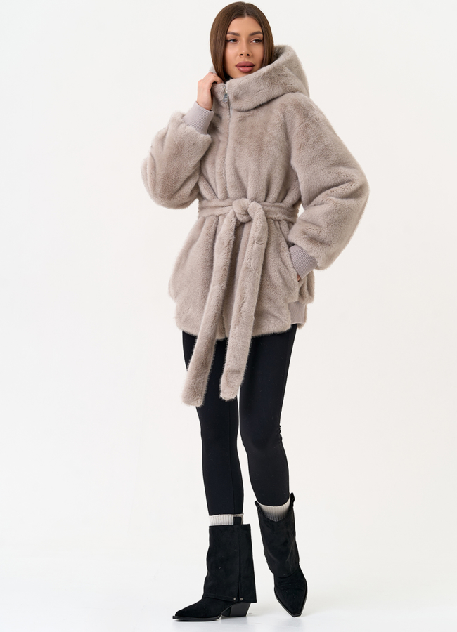 Женская куртка из эко меха с капюшоном модель № 31253 в рассрочку