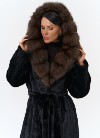 Шуба из норки с капюшоном 