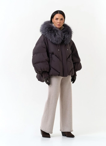Женский оверсайз пуховик с мехом чернобурки на капюшоне фото