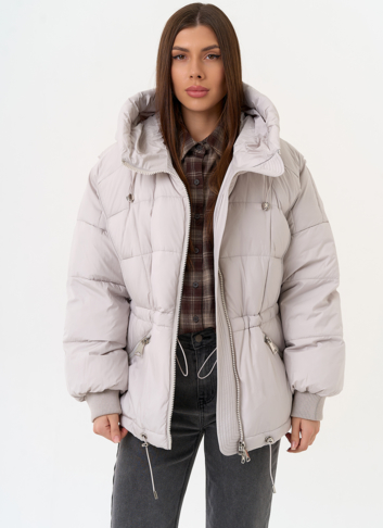 Светлый женский пуховик с капюшоном