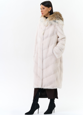 Светлая шуба с рысью