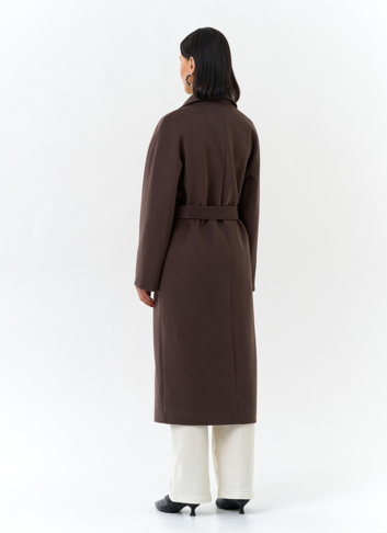 Женское пальто с английским воротником