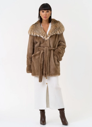 Женская шуба из меха норки с капюшоном из меха рыси фото