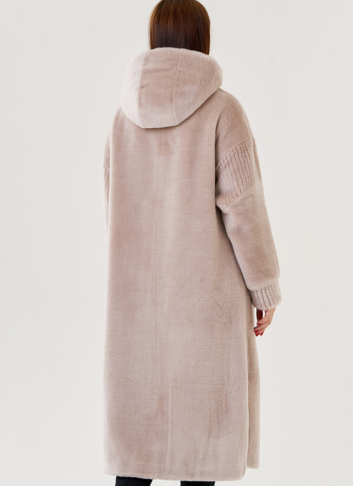 Длинное пальто из эко меха