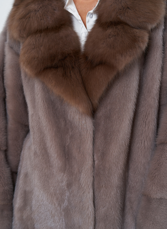 Куртка из меха норки с английским воротником из меха куницы