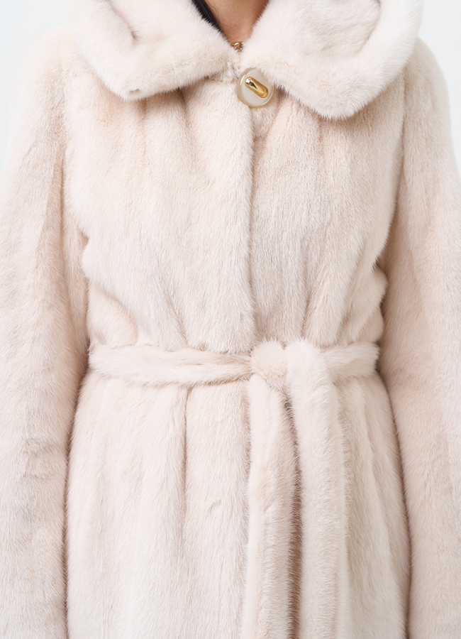 Светлая шуба с поясом из норки модель № 29086 в рассрочку