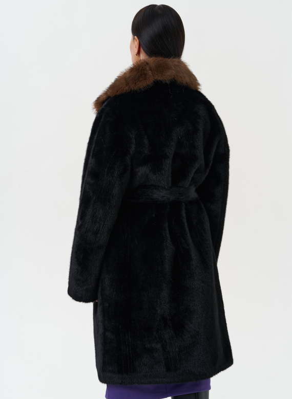 Шуба из эко меха с отделкой из искусственной куницы