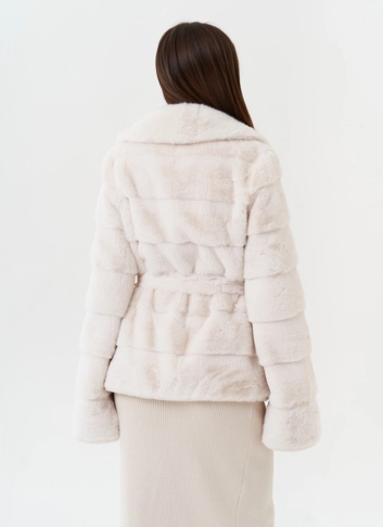 Короткая шуба из эко меха с английским воротником