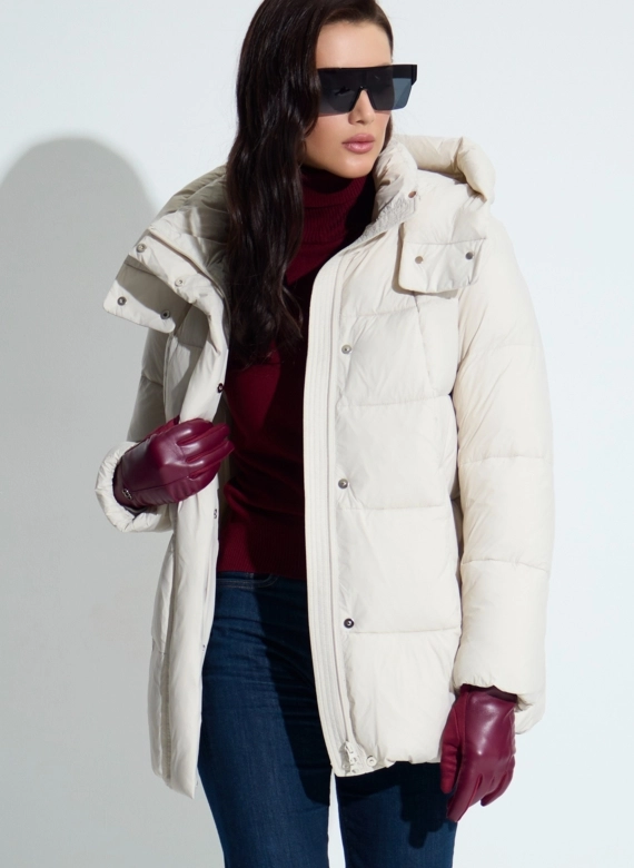 Женский пуховик с капюшоном фото