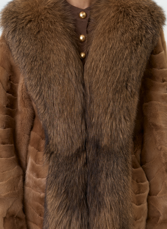 Шуба из норки с отделкой из меха лисы