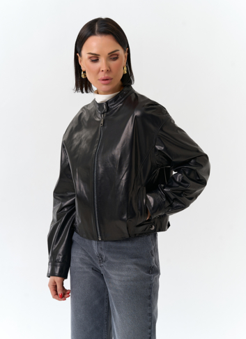 Женская короткая куртка из натуральной кожи 