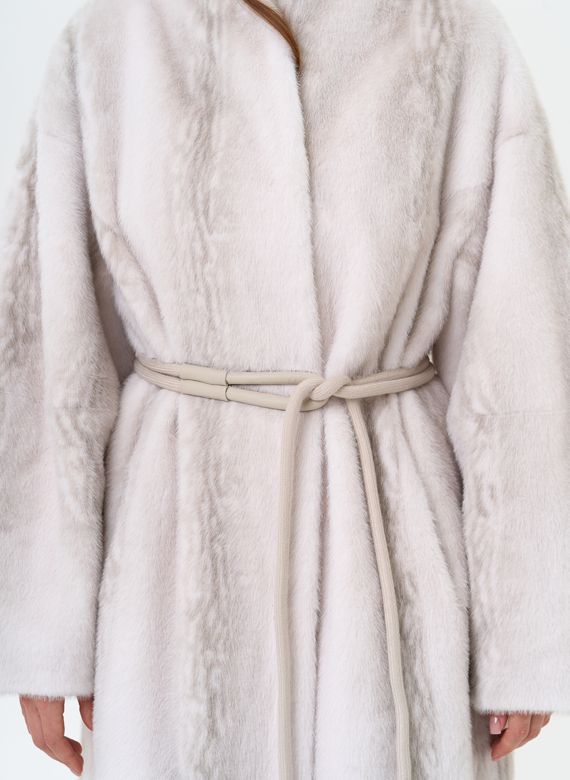 Светлое пальто из эко меха с поясом