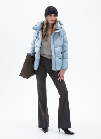 Женский пуховик голубого цвета