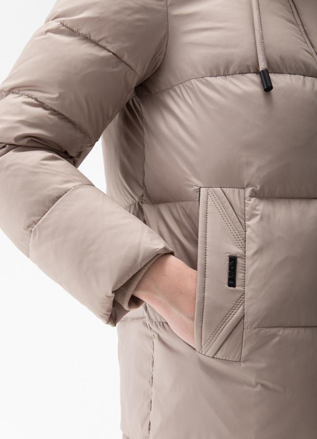 Женский пуховик с капюшоном  модель № 28410 универмаг малина