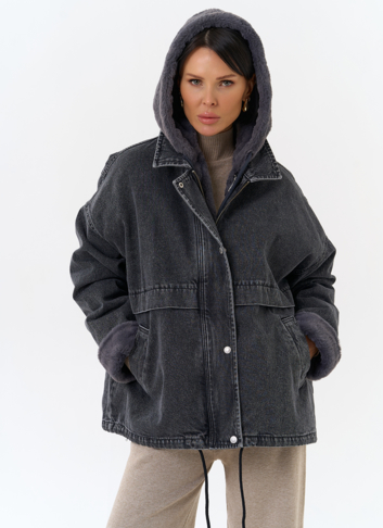 Женская утепленная джинсовая куртка с отделкой из эко меха