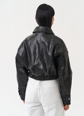 Куртка бомбер из эко кожи черного цвета