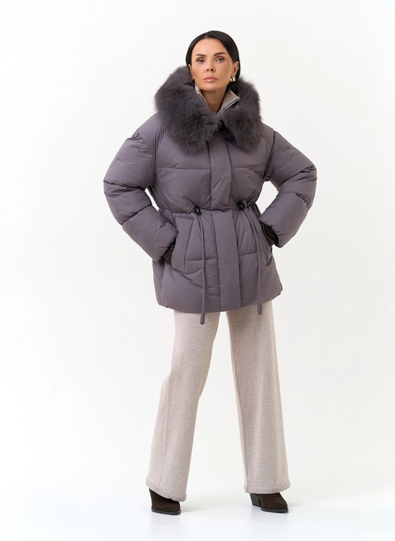 Женский пуховик с мехом песца на капюшоне фото