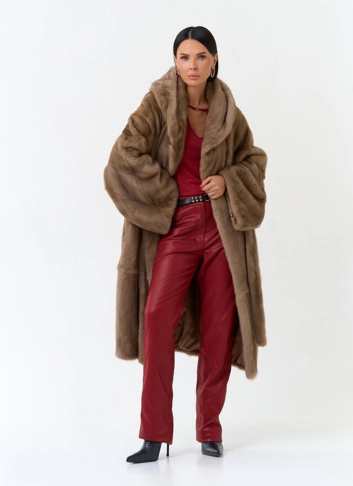 Женская шуба из меха норки с капюшоном