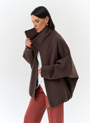 Женское укороченное пальто с высоким воротником