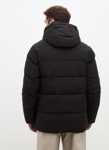 Мужской пуховик черного цвета
