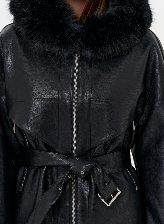 Женская утепленная куртка из эко кожи с поясом