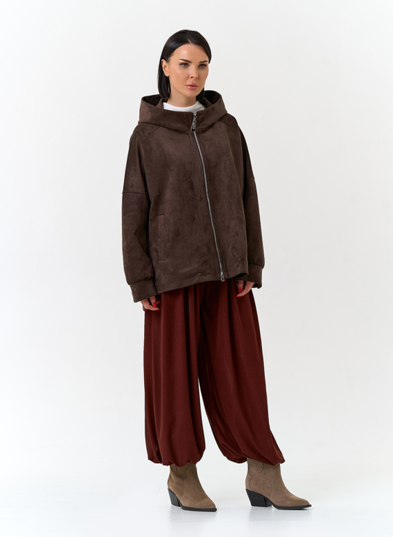 Женская куртка из эко замши с капюшоном