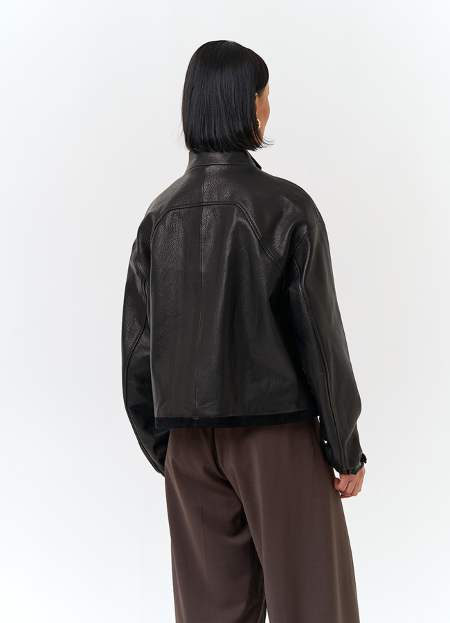 фото Женская короткая куртка из натуральной кожи модель № 32748