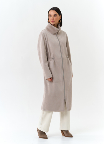 Светлая дубленка из эко замши