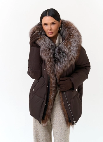 Женский пуховик с отделкой из меха блюфрост фото