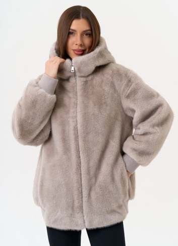 Женская куртка из эко меха с капюшоном