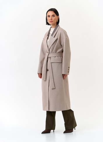 Женское пальто с акцентным воротником