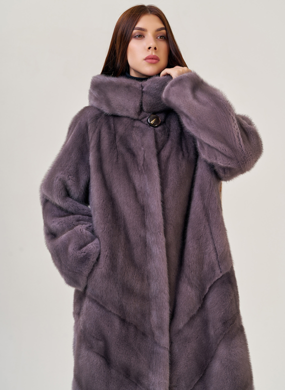 Шуба фиолетового цвета из норки