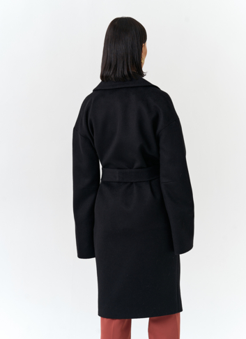 Женское пальто черного цвета